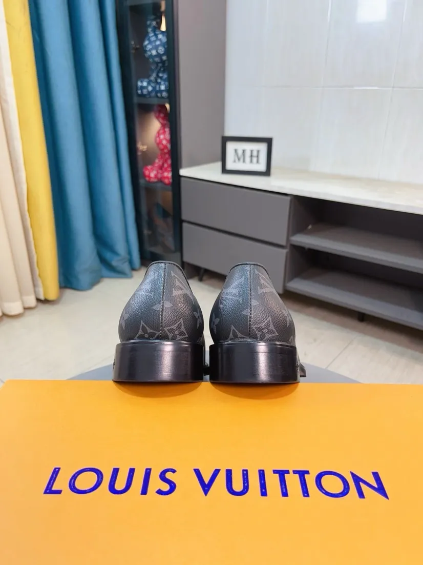 Ex-factory price 720🌹🌹High version [LV] Louis Vuitton's popular casual leather shoes🎖Fashionable and elegant🎖🎖Material: Original imported open-edge beaded cowhide, washed cowhide leather lining, original open-molded rubber outsole, high-end and classy, ​​elegant quality, instantly transforming into a handsome man ❤❤Standard\nNumber: 38-44